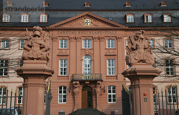 Das Gebäude des rheinland-pfälzischen Landtages in Mainz  Rheinland-Pfalz  Deutschland