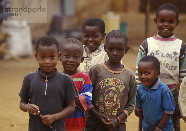 Straßenkinder in Kigali  Ruanda  Africa