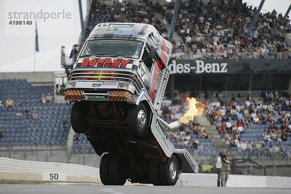 Stauntshow beim Truck-Grand-Prix auf dem Nürburgring 2006 n der Eifel Rheinland-Pfalz Deutschland