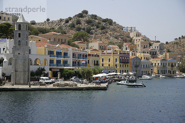 Hafen mit dem Urhturm auf der Insel Symi bei Rhodos  Griechenland