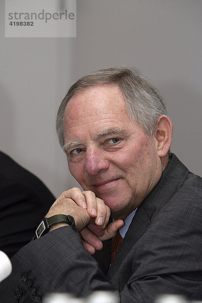 Bundesinnenminister Wolfgang Schäuble (CDU) lächelt  Deutschland