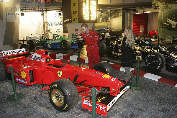Der Ferrari von Michael Schumacher von 1997  Formel-1-Ausstellung in der Erlebniswelt am Nürburgring.
