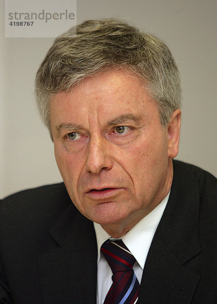 Der rheinland-pfälzische Justizminister Dr. Heinz-Georg Bamberger