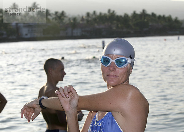 Die Vorjahressiegerin beim Ironman Hawaii  Michellie Jones (USA) beim Schwimmtraining in Kailua Kona Hawaii USA