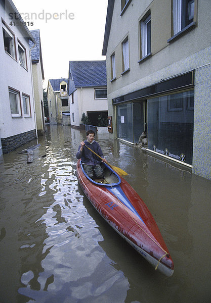 Jahrhunderthochwasser 1995 in der Rheingemeinde Niederwerth  Rheinland-Pfalz  Deutschland