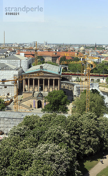 Alte Nationalgalerie an der Spree  Berlin  Deutschland  Europa