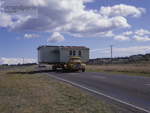 Ein ganzes Haus zieht um  Haustransport  Nordinsel  Neuseeland