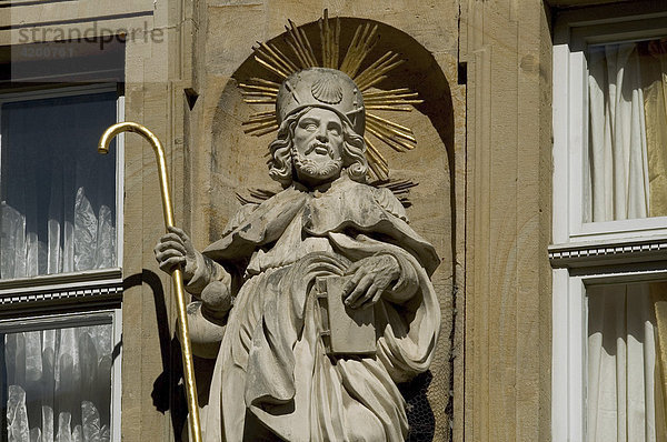 Altstadt Heiligenfiguran einer Hausfassade  Bamberg  Franken  Bayern  Deutschland