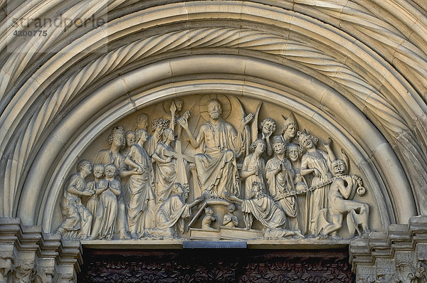 Seitenportal des Doms   Bamberg  Franken  Bayern  Deutschland