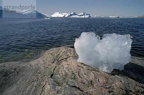 Angeschwemmter Eisbrocken  Ilulisaat  Grönland  Dänemark