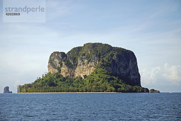Andaman-See  Insel in der Bucht von Ao Phang Nga  Thailand  Asien