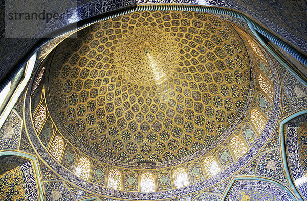 Innenkuppel der Shaikh Lotfollah-Moschee in Isfahan  Iran