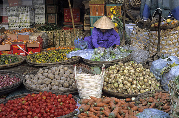 Markt in Hue  Vietnam  Asien