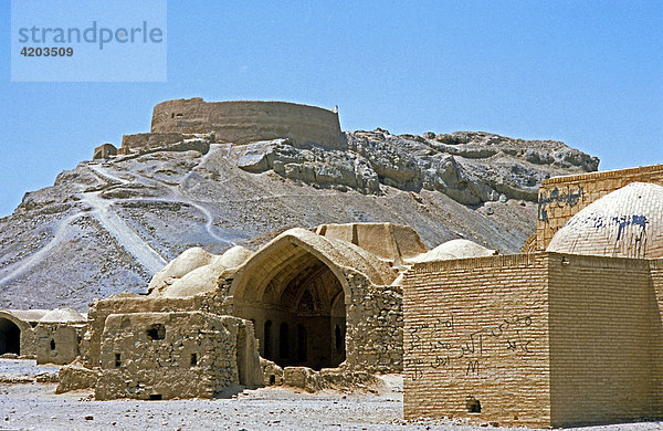 Der Zoroastrismus bzw. Zarathustrismus  Totenhaus und Turm des Schweigens  Yazd  Iran