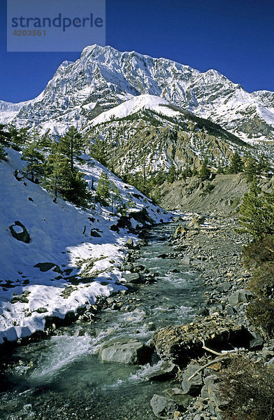 Mit 7555 Metern ist der Annapurna III der fünfthöchste Gipfel des Annapurna Gebiets  Himalaya  Nepal  Asien