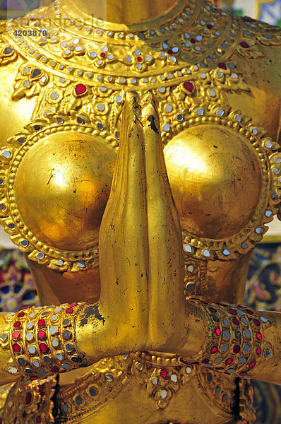 Kinnari (auch Kinari  Kinaree  Kinnaree  Ginnarie oder Ginnaree): ein mythologisches Wesen  Wat Phra Kaeo  Großer Palast  Bangkok  Thailand  Asien