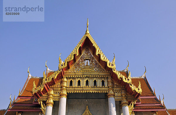 Dach des Marmortempel (Wat Benchamabophit) mit Chofahs (Himmelsbüschel)  Bangkok  Thailand  Asien