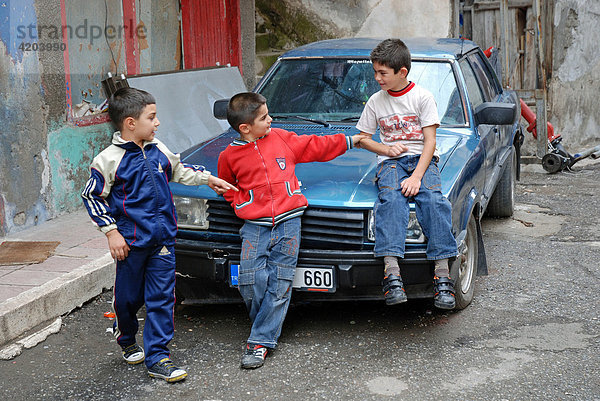 Kinder in Yusufeli  Kackar-Gebirge  Nordostanatolien  Türkei  Asien