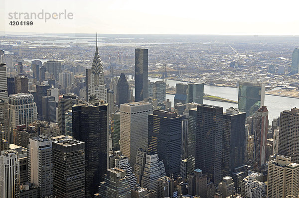 Blick vom Empire State Building zum Chrysler Building und Trump World Tower  Manhattan  New York City  USA