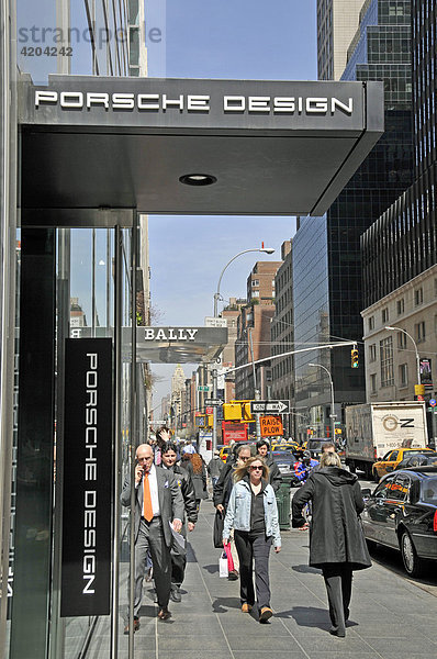 Ladengeschäft in dem Produkte von Porsche Design verkauft werden  Manhattan  New York City  USA