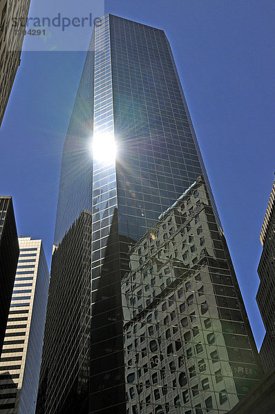 Spiegelfassade des Broad Financial Center  Financial District  Manhattan  New York City  USA