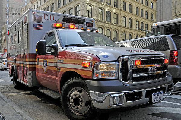 Ambulanzfahrzeug des New York City Fire Department oder Fire Department of the City of New York  FDNY  Berufsfeuerwehr  Manhattan  New York City  USA