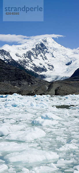 Panorama eines schwindenden Gletschers nahe dem Upsala Gletscher  Lago Argentino  Nationalpark Los Glaciares  (Parque Nacional Los Glaciares)  Patagonien  Argentinien  Südamerika