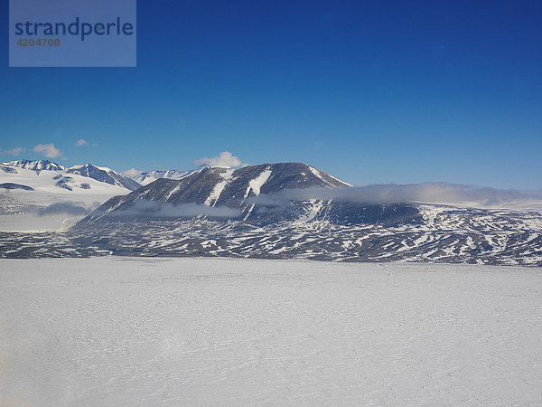 Auf dem Flug in die Dry Valleys (antarktische Trockentäler)  Antarktis