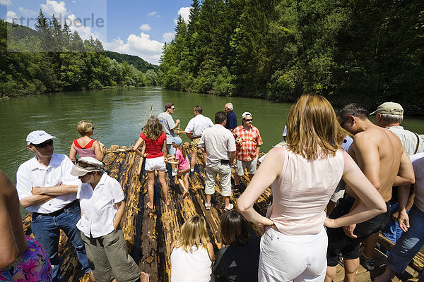 Floßfahrt auf der Isar  Oberbayern  Deutschland  Europa