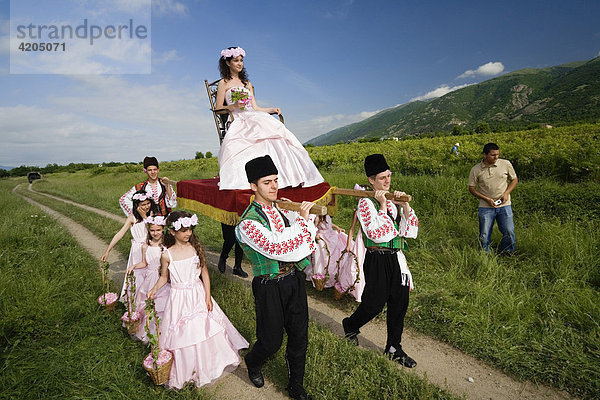 Rosenkönigin  Rosenfest  Rosenernte  Karlovo  Bulgarien