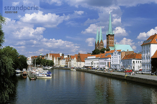 An der Obertrave  Marienkirche  Petri Kirche  Lübeck  Schleswig-Holstein  Deutschland