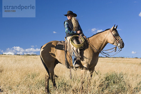 Cowgirl auf Pferd  Oregon  USA