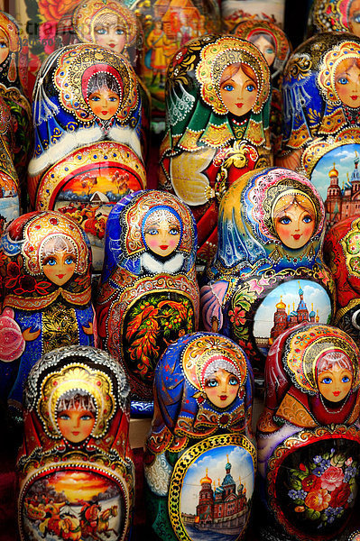 Handbemalte Babuschka   Sankt Petersburg   Russland   Ost Europa