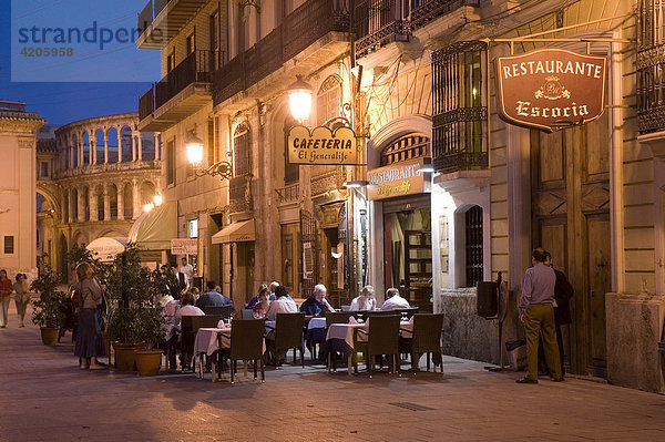 Gasse bei der Plaza de la Virgen  Restaurants  Valencia  Valencia  Spanien