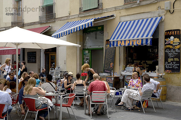 Strassencafe in der Nähe des Mercado La Boqueria  Barcelona  Katalonien  Spanien