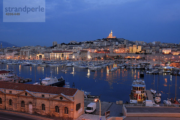 Blick auf den Alten Hafen  Yachthafen  Marseille  Provence-Alpes-Cote d'Azur  Frankreich