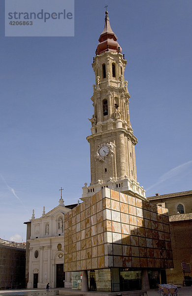 Glockenturm  Catedral de San Salvador  La Seo  Saragossa  Zaragoza  Provinz Aragon  Kastilien  Spanien  Europa