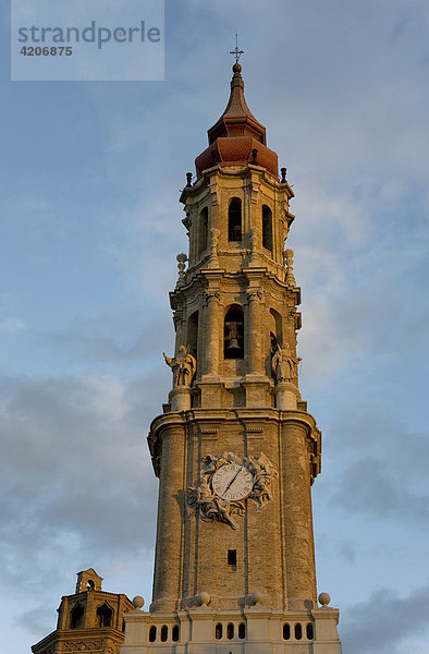 Kirchturm  Glockenturm  Catedral de San Salvador  La Seo  Kathedrale  Saragossa  Zaragoza  Provinz Aragon  Kastilien  Spanien  Europa