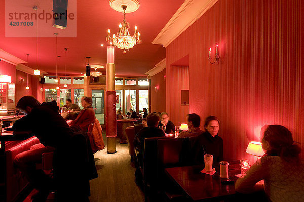 Szene Treff in der Red Lounge in Ottensen  Hamburg  Deutschland  Europa