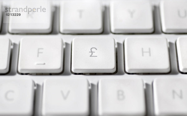 Großbritannien Pfund-Symbol auf der Laptop-Tastatur