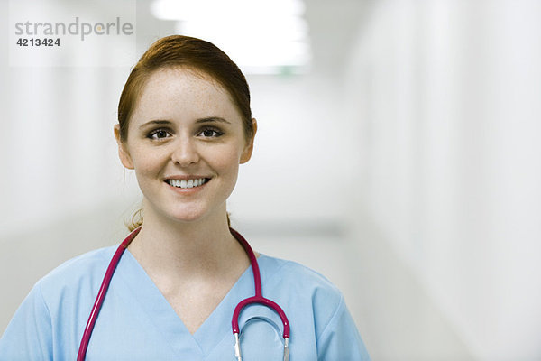 Krankenschwester lächelt  Portrait