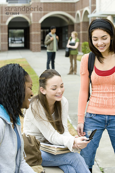 Highschool-Freunde  die außerhalb der Schule zusammen rumhängen.