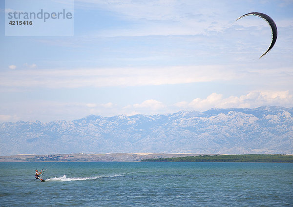 Kitesurfer  die zu schnell fahren