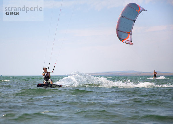 Kitesurfer  die zu schnell fahren