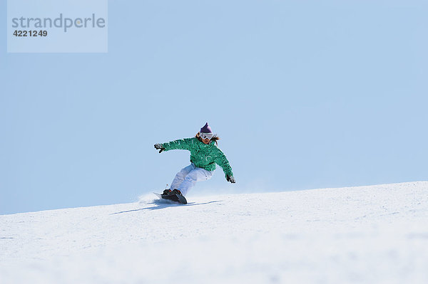 Frau Snowboarding