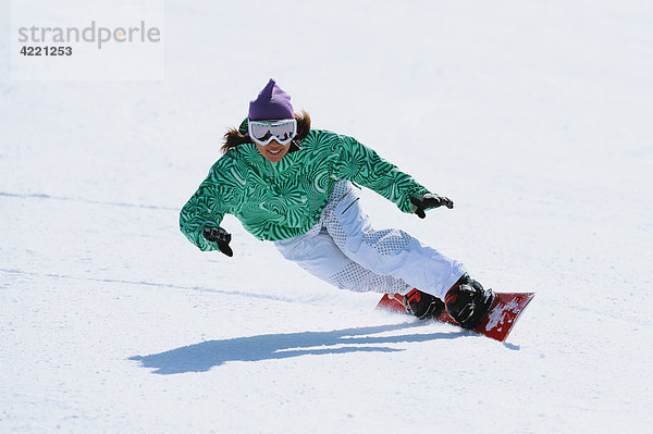 Frau Snowboarding Schnee