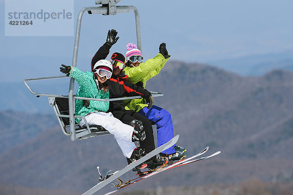 Snowboardfahrer Skilift