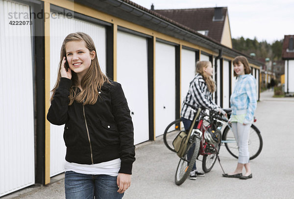 Mädchengespräche am Telefon