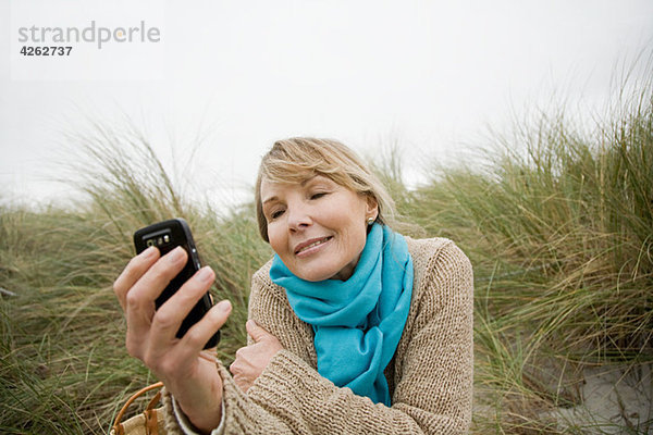 Frau mit einem Smartphone