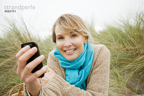 Frau mit einem Smartphone